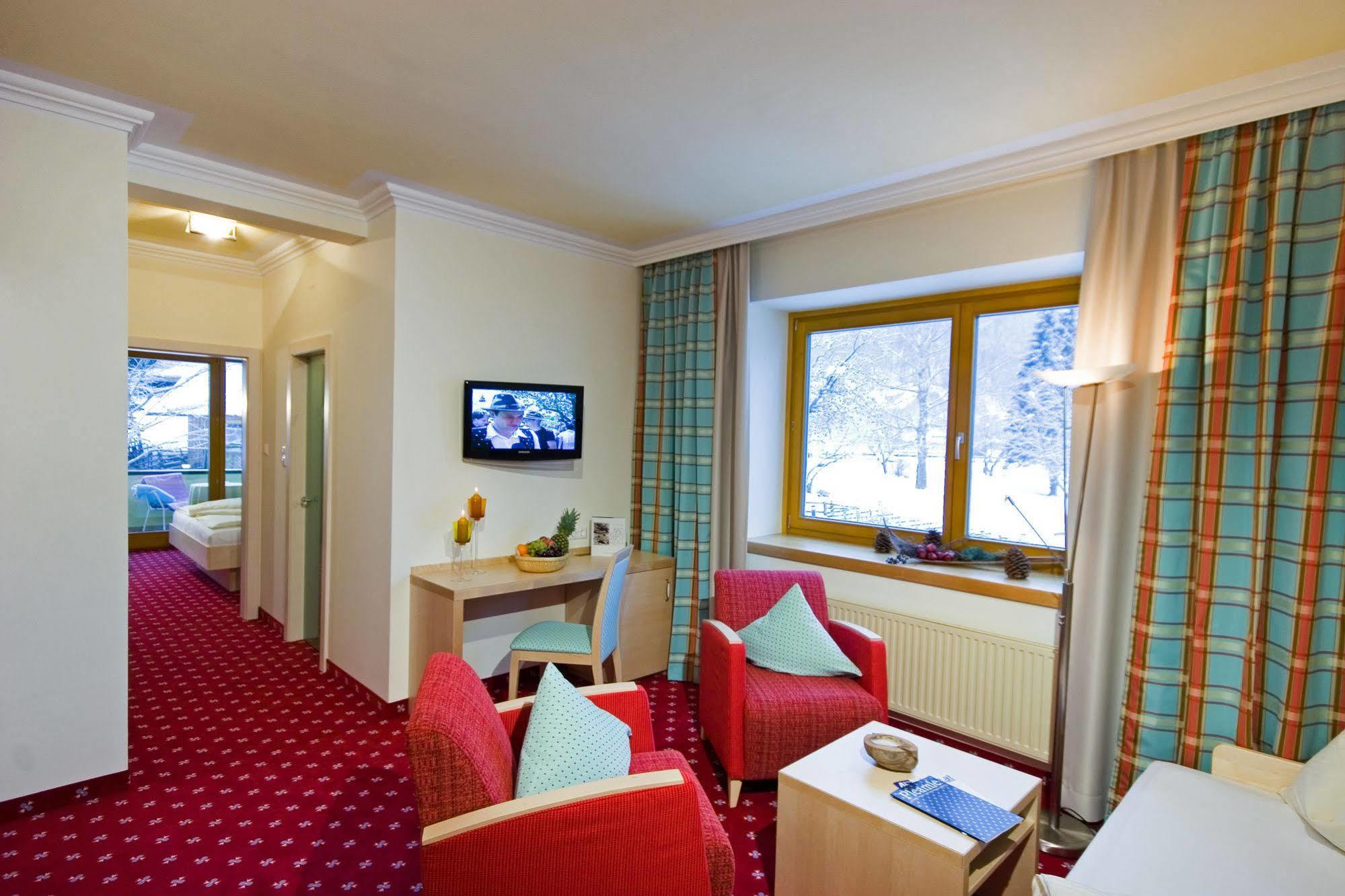 Family & Sporthotel Kaerntnerhof Bad Kleinkirchheim Exterior photo