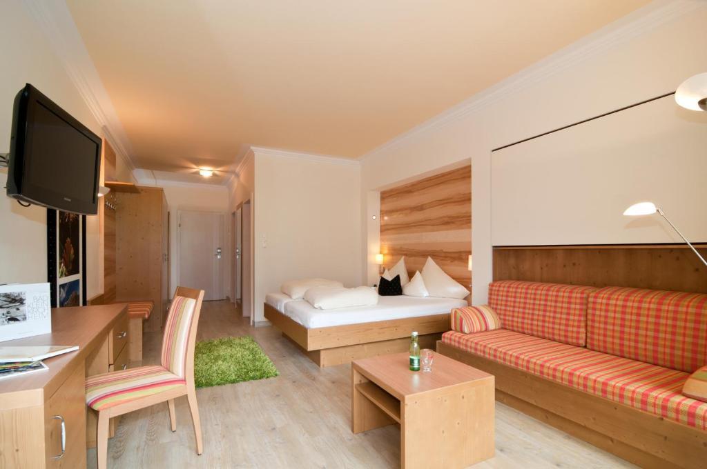Family & Sporthotel Kaerntnerhof Bad Kleinkirchheim Room photo